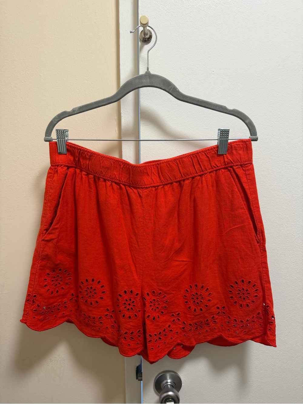 LOFT Size Large Red Eyelet Scalloped Hem Shorts